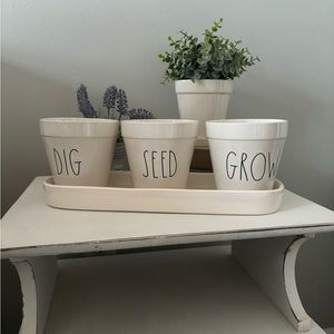 Rae Dunn Set of Three Flower Pots and Tray